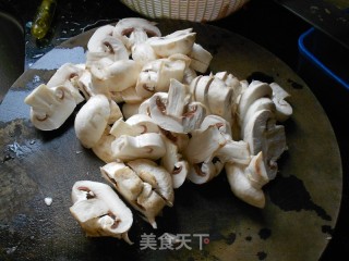 蘑菇素杂炒　的做法步骤：3