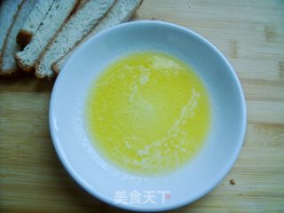 10分钟轻松烤出下午茶点心—奶香吐司棒的做法步骤：2