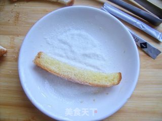 10分钟轻松烤出下午茶点心—奶香吐司棒的做法步骤：4