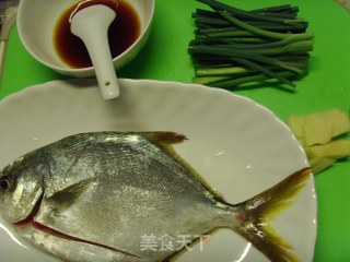 酸甜香煎魚的做法步骤：2