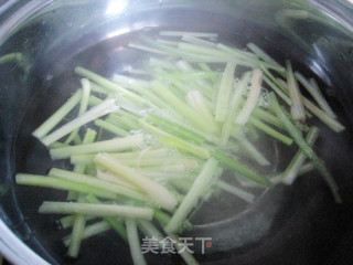 凉拌芹菜香干的做法步骤：4
