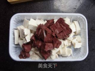 抗癌解毒----------红白豆腐溜草菇的做法步骤：3