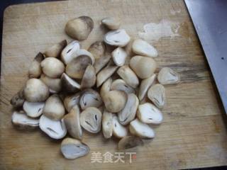 抗癌解毒----------红白豆腐溜草菇的做法步骤：4