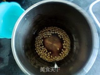 缓解疲劳豆浆---咖啡豆浆的做法步骤：4