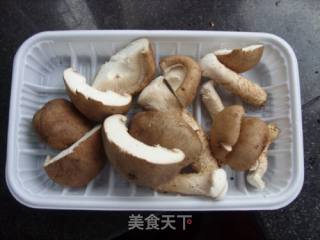 香菇毛豆焖仔鸡的做法步骤：3