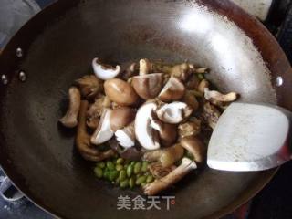 香菇毛豆焖仔鸡的做法步骤：9