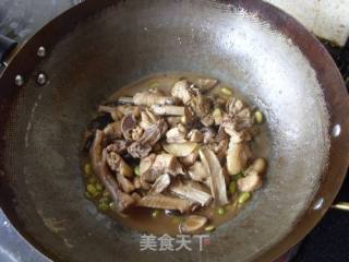 香菇毛豆焖仔鸡的做法步骤：10
