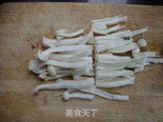 清淡鲜美------海鲜菇火腿虾汤的做法步骤：2