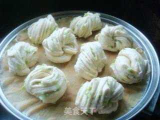 葱花油卷的做法步骤：13