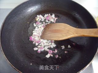 给剩米饭披上华丽的外衣—蛋包饭的做法步骤：5