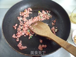 给剩米饭披上华丽的外衣—蛋包饭的做法步骤：6