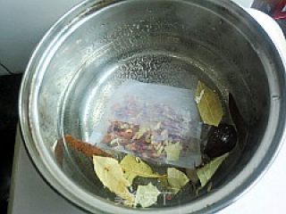 馋嘴小吃---五香干的做法步骤：3