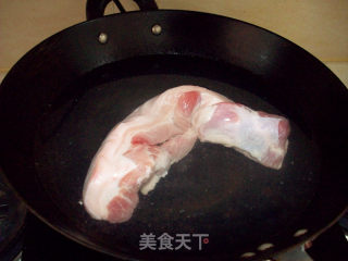 不用火也能做的私房笋干红烧肉的做法步骤：2