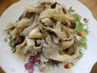 家常菜----鲜蘑炒白菜的做法步骤：3