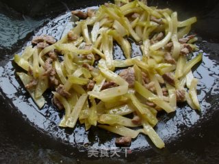 榨菜炒肉丝的做法步骤：4