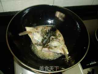 【鱼头豆腐汤】的做法步骤：2