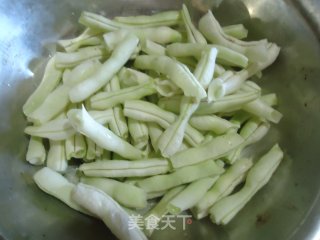 猪肉焖豆角的做法步骤：2