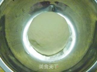 【方便制作的花样饼大全】牛肉芹菜月牙馅饼的做法步骤：4