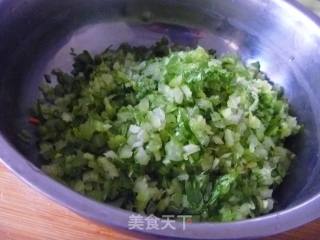 【方便制作的花样饼大全】牛肉芹菜月牙馅饼的做法步骤：5