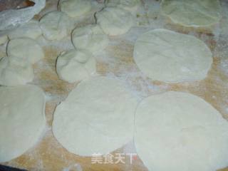 【方便制作的花样饼大全】牛肉芹菜月牙馅饼的做法步骤：10