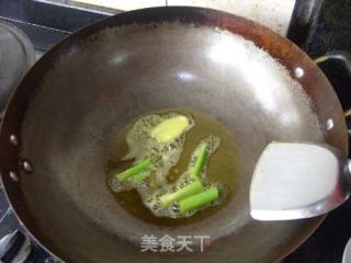 美容神菜-----茶树菇烧凤爪的做法步骤：2