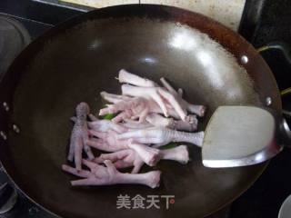 美容神菜-----茶树菇烧凤爪的做法步骤：3