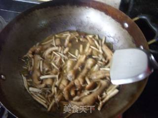 美容神菜-----茶树菇烧凤爪的做法步骤：8
