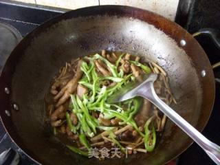 美容神菜-----茶树菇烧凤爪的做法步骤：9