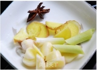 红烧鸡翅的做法步骤：2