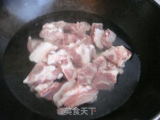 糖醋排骨的做法步骤：2