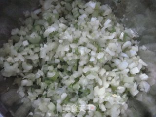 芹菜馅水饺的做法步骤：2