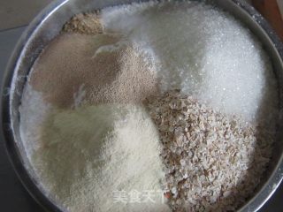 燕麦酸奶面包的做法步骤：1