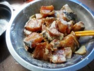 酥炸鱼块的做法步骤：2