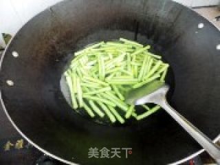 排骨炒豆角的做法步骤：3