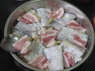 咸肉酒酿蒸带鱼的做法步骤：3