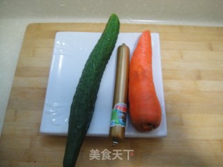 火腿黄瓜的做法步骤：1