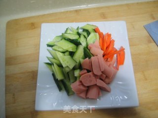 火腿黄瓜的做法步骤：2