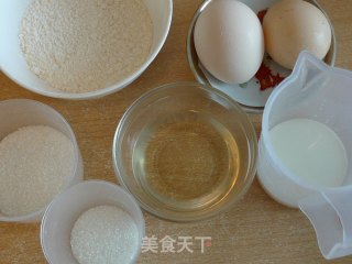 六寸戚风蛋糕的做法步骤：1