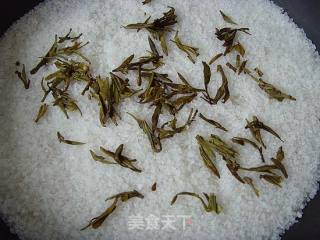 茶香盐焗虾的做法步骤：2