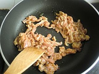 简单家常菜---青椒炒肉丝的做法步骤：4