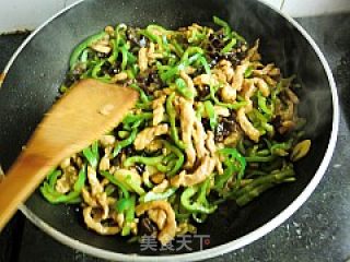 简单家常菜---青椒炒肉丝的做法步骤：12