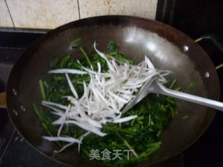 嫩芹鲍菇炒里脊的做法步骤：12