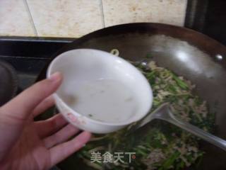 嫩芹鲍菇炒里脊的做法步骤：15
