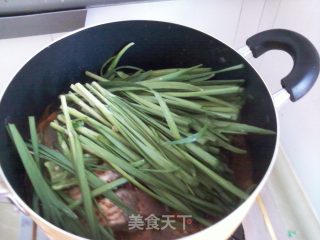 韭菜炖鱼的做法步骤：3