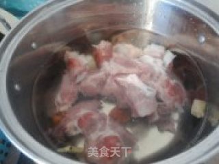 水果汤——苹果梨猪骨汤的做法步骤：3