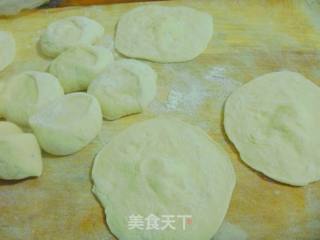 【简单制作的花样饼大全】牛肉玉米发面馅饼的做法步骤：9