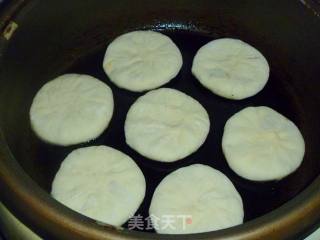 【简单制作的花样饼大全】牛肉玉米发面馅饼的做法步骤：12