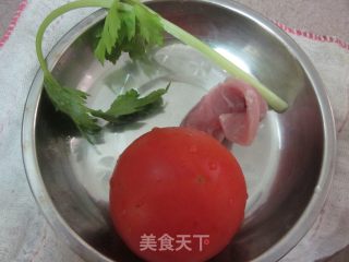 宝宝辅食——番茄芹菜瘦肉汤的做法步骤：1