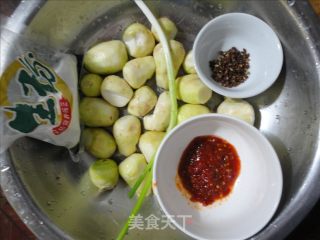 麻辣小芋头的做法步骤：1