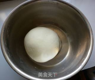 猪耳朵韭菜鲜肉饺子的做法步骤：1